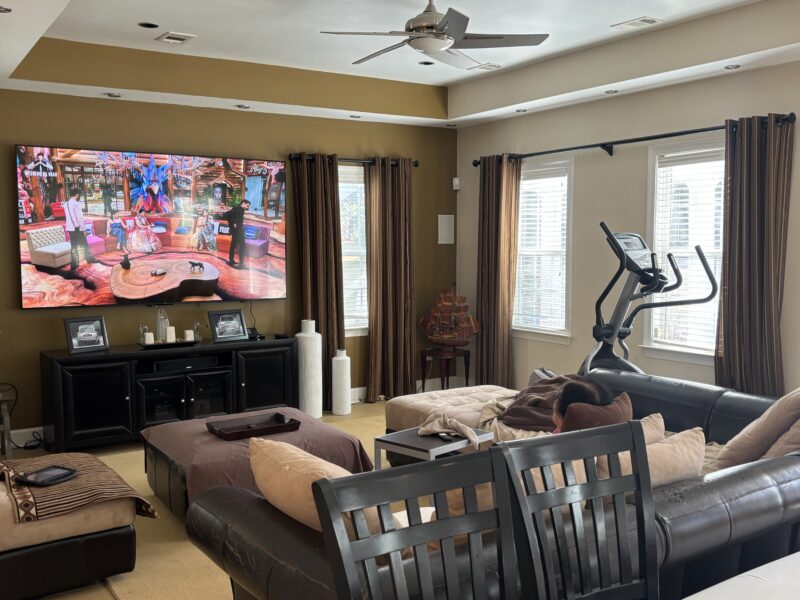 4Br Sports Lovers Dream! Pickleball and Tennis Court, Sports Room, 100" TVs, and more!