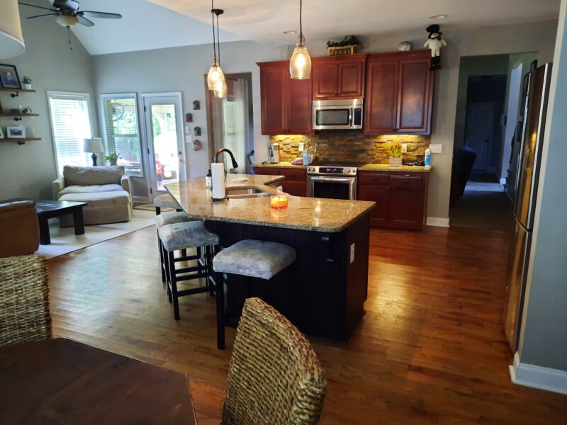 5 Bedroom, 4 bath with pool