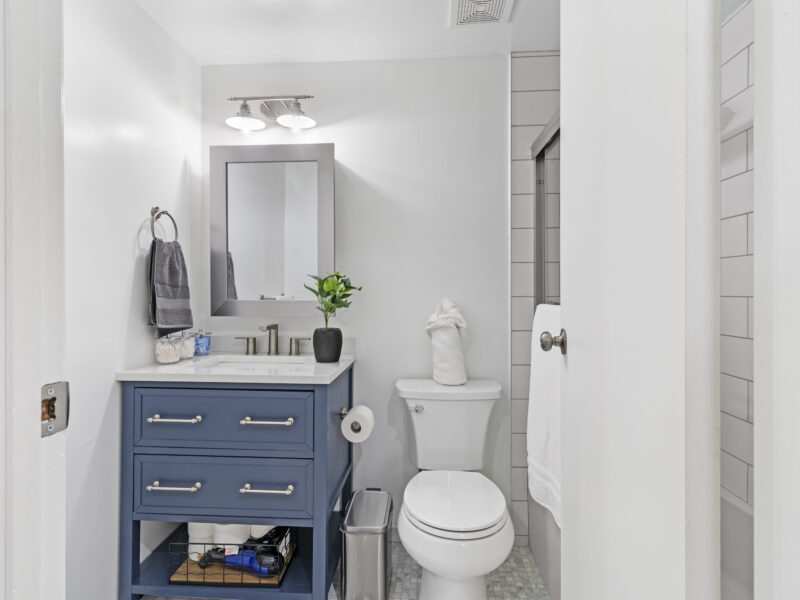 By Lake Peachtree: Casa Azul