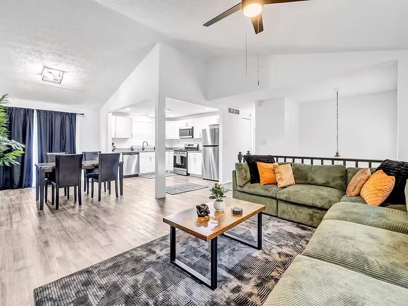 3Bed/2.5Bath, 2QN-1Full Bed, 25 min to ATL