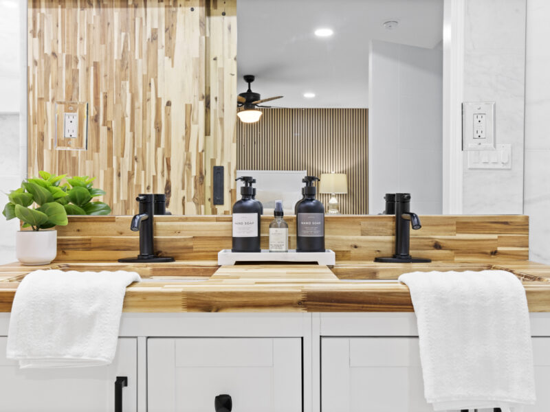 By Lake Peachtree: Casa Gris