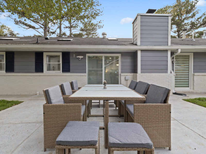 By Lake Peachtree: Casa Gris