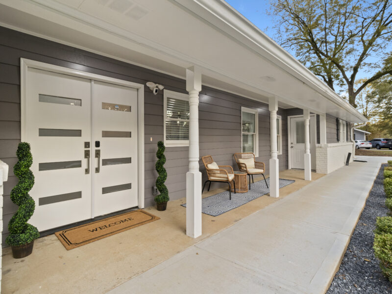 By Lake Peachtree: Casa Gris