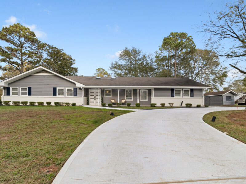 By Lake Peachtree: Casa Gris