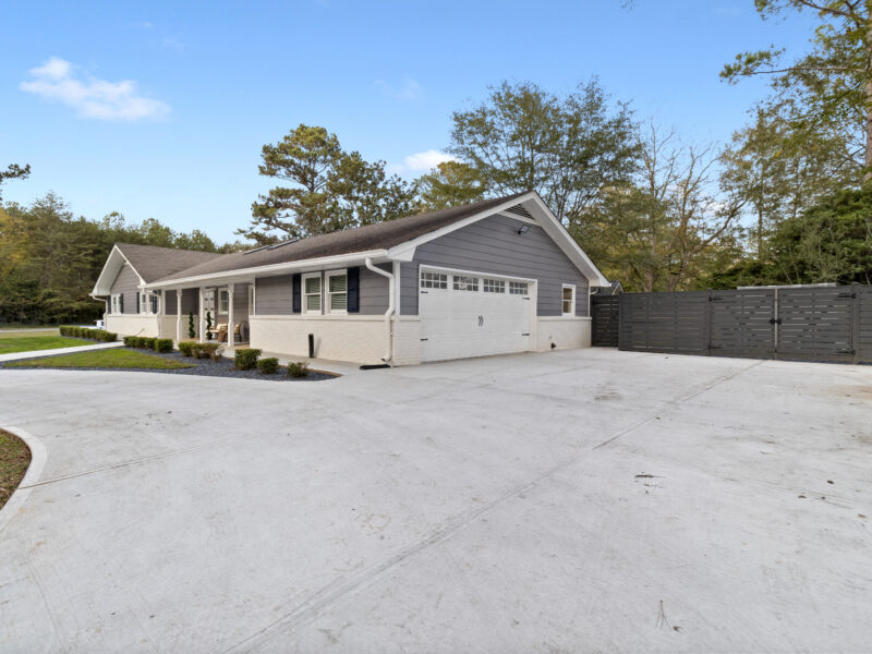 By Lake Peachtree: Casa Gris