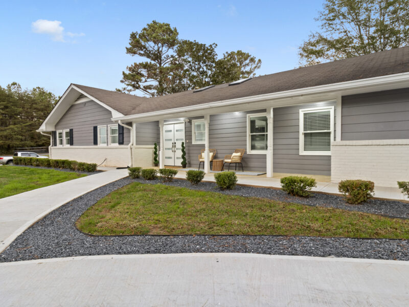 By Lake Peachtree: Casa Gris