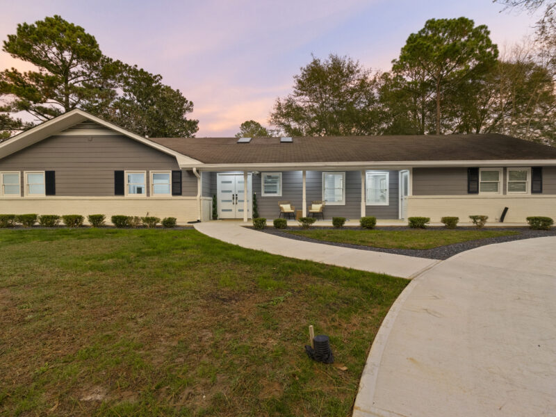 By Lake Peachtree: Casa Gris