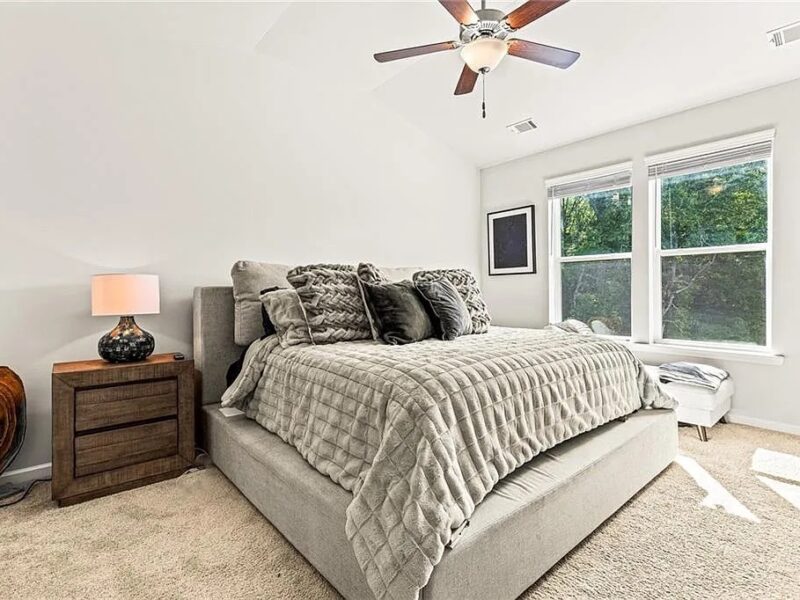 **Clean & Cozy 3-Story Townhome | 3 Bed, 2.5 Bath | 8 Minutes to Trilith | Walk to Shops l Fully Furnished**