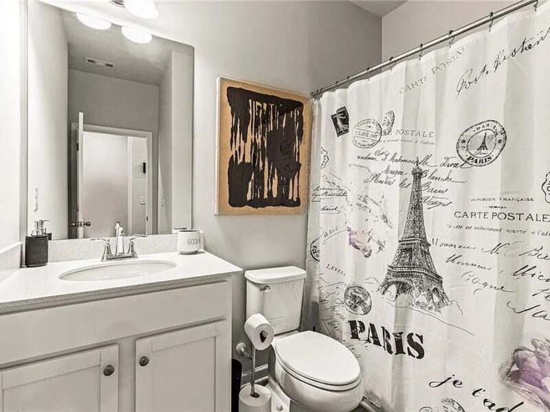 **Clean & Cozy 3-Story Townhome | 3 Bed, 2.5 Bath | 8 Minutes to Trilith | Walk to Shops l Fully Furnished**