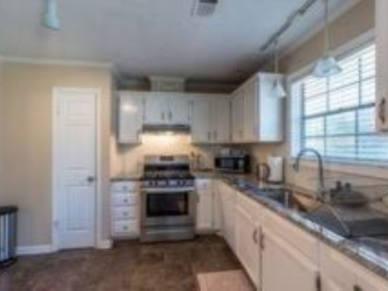 Flat Creek Country Club, Walk to Lake Peachtree (20 minutes to MODA) - 4br; 6 Bds