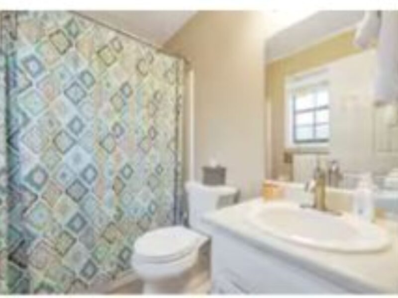 Flat Creek Country Club, Walk to Lake Peachtree (20 minutes to MODA) - 4br; 6 Bds