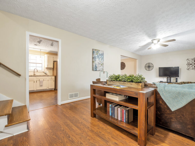 Flat Creek Country Club, Walk to Lake Peachtree (20 minutes to MODA) - 4br; 6 Bds