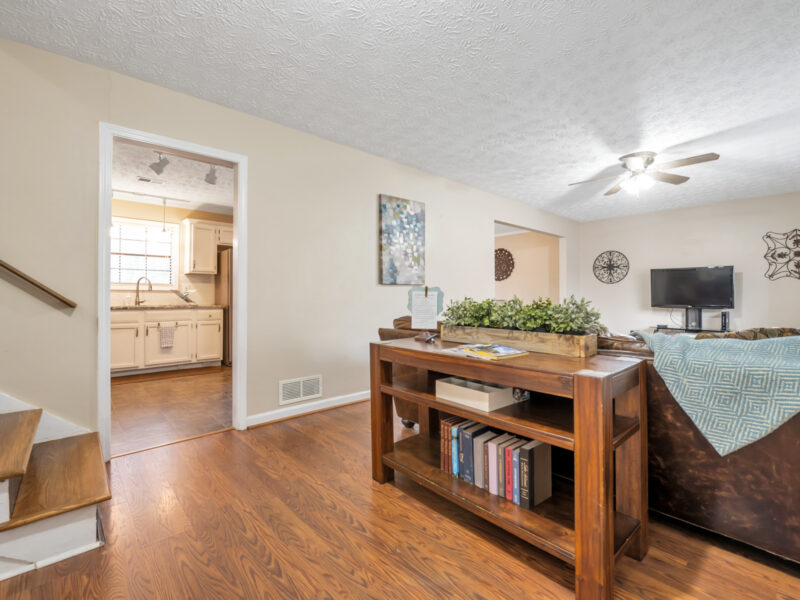 Flat Creek Country Club, Walk to Lake Peachtree (20 minutes to MODA) - 4br; 6 Bds