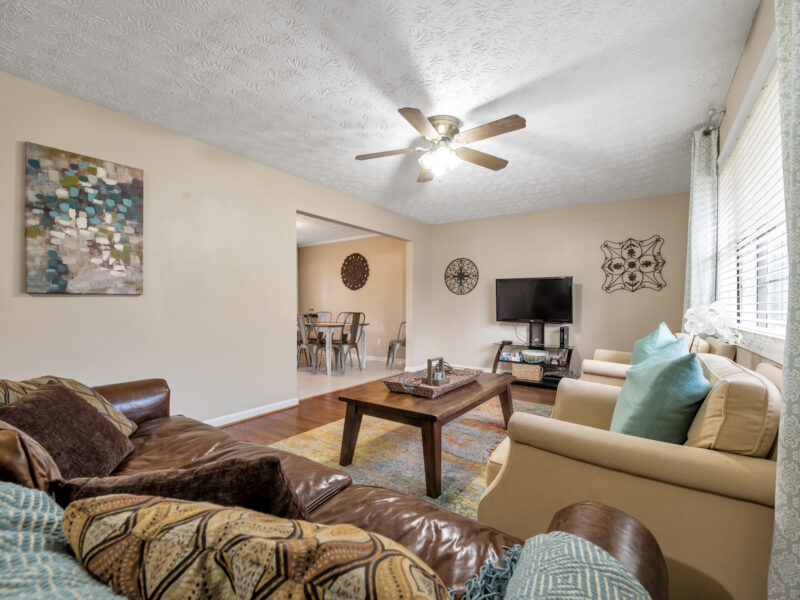 Flat Creek Country Club, Walk to Lake Peachtree (20 minutes to MODA) - 4br; 6 Bds