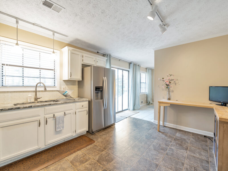 Flat Creek Country Club, Walk to Lake Peachtree (20 minutes to MODA) - 4br; 6 Bds