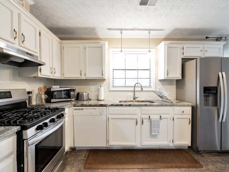 Flat Creek Country Club, Walk to Lake Peachtree (20 minutes to MODA) - 4br; 6 Bds