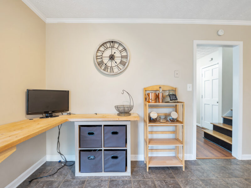 Flat Creek Country Club, Walk to Lake Peachtree (20 minutes to MODA) - 4br; 6 Bds