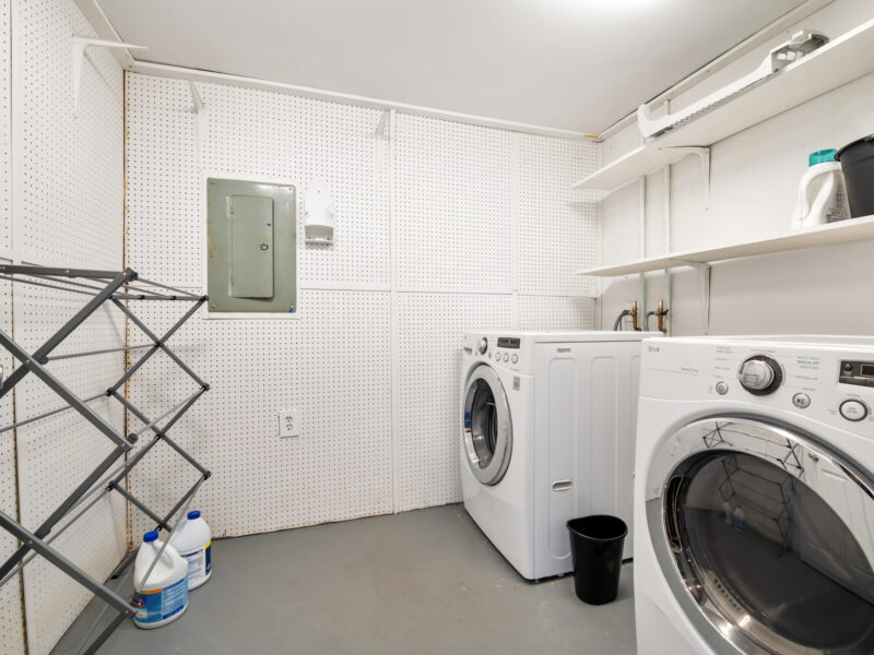 Flat Creek Country Club, Walk to Lake Peachtree (20 minutes to MODA) - 4br; 6 Bds