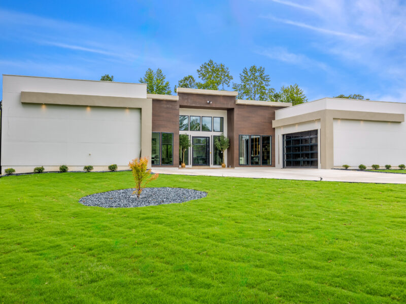 FIFA Housing & Modern Estate for Teams and Staff | Heated Pool + Theater & Gym | Sleeps 21 | Tailored Setup