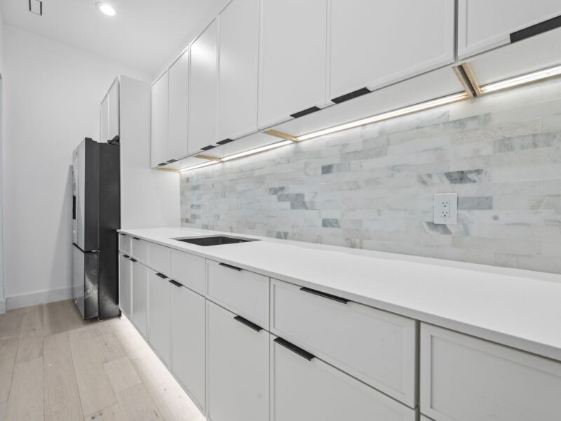 FIFA Housing & Modern Estate for Teams and Staff | Heated Pool + Theater & Gym | Sleeps 21 | Tailored Setup