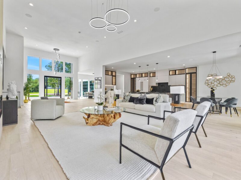 FIFA Housing & Modern Estate for Teams and Staff | Heated Pool + Theater & Gym | Sleeps 21 | Tailored Setup