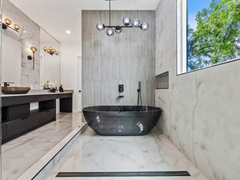 FIFA Housing & Modern Estate for Teams and Staff | Heated Pool + Theater & Gym | Sleeps 21 | Tailored Setup