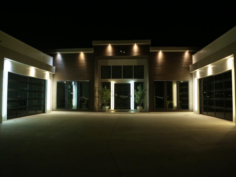 FIFA Housing & Modern Estate for Teams and Staff | Heated Pool + Theater & Gym | Sleeps 21 | Tailored Setup