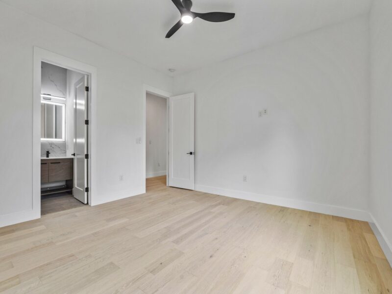 FIFA Housing & Modern Estate for Teams and Staff | Heated Pool + Theater & Gym | Sleeps 21 | Tailored Setup