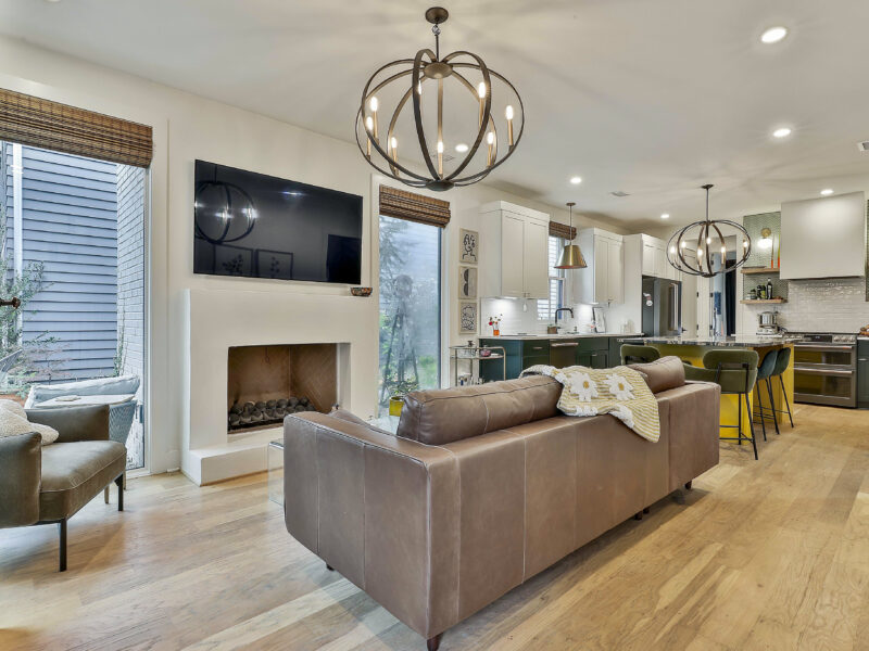 Mid-Century 3 Master Suite Haven in Trilith with Parking