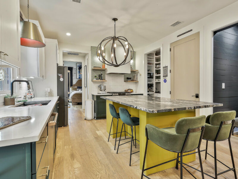 Mid-Century 3 Master Suite Haven in Trilith with Parking