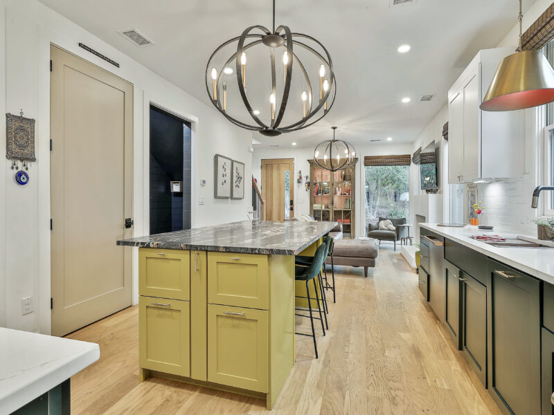 Mid-Century 3 Master Suite Haven in Trilith with Parking