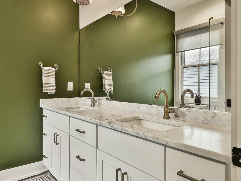 Mid-Century 3 Master Suite Haven in Trilith with Parking