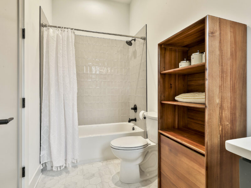 Mid-Century 3 Master Suite Haven in Trilith with Parking