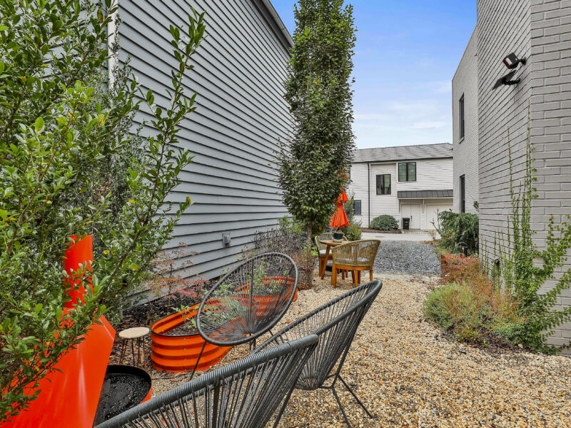 Mid-Century 3 Master Suite Haven in Trilith with Parking