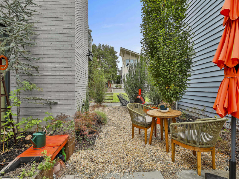 Mid-Century 3 Master Suite Haven in Trilith with Parking