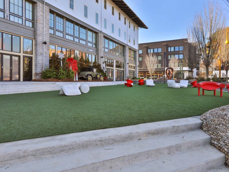 Mid-Century 3 Master Suite Haven in Trilith with Parking