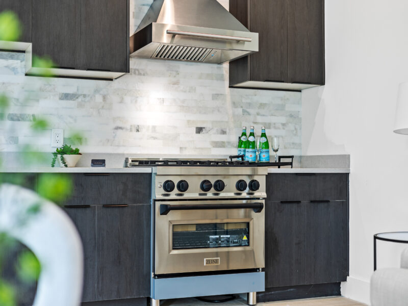 FIFA Housing & Modern Estate for Teams and Staff | Heated Pool + Theater & Gym | Sleeps 21 | Tailored Setup