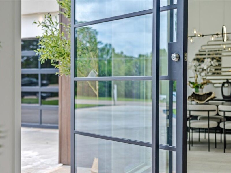 FIFA Housing & Modern Estate for Teams and Staff | Heated Pool + Theater & Gym | Sleeps 21 | Tailored Setup