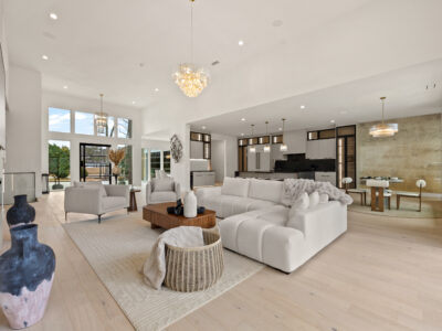 FIFA Housing & Modern Estate for Teams and Staff | Heated Pool + Theater & Gym | Sleeps 21 | Tailored Setup