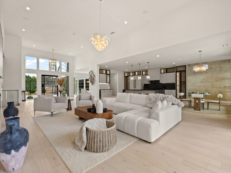 FIFA Housing & Modern Estate for Teams and Staff | Heated Pool + Theater & Gym | Sleeps 21 | Tailored Setup