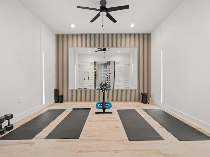 FIFA Housing & Modern Estate for Teams and Staff | Heated Pool + Theater & Gym | Sleeps 21 | Tailored Setup