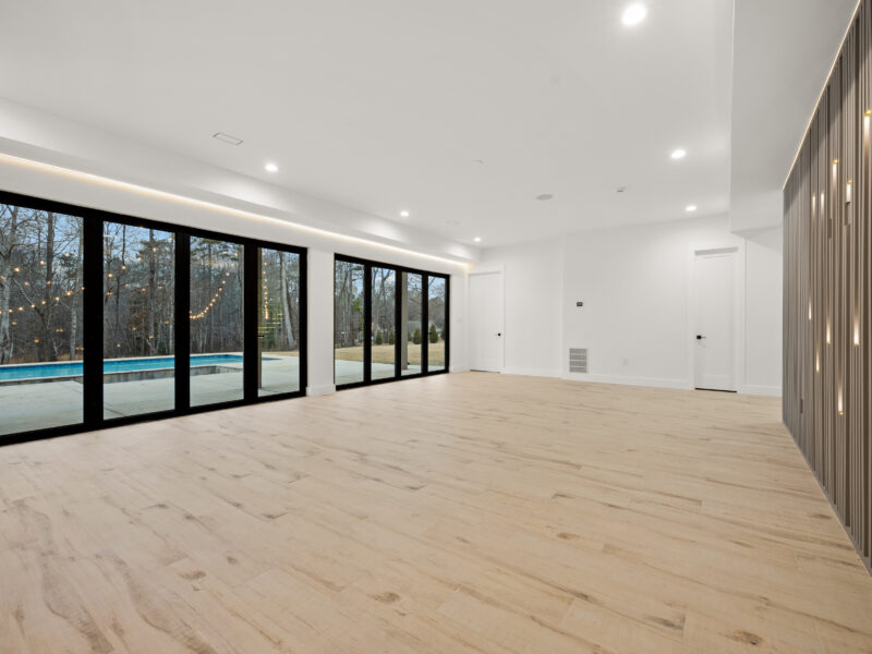 FIFA Housing & Modern Estate for Teams and Staff | Heated Pool + Theater & Gym | Sleeps 21 | Tailored Setup