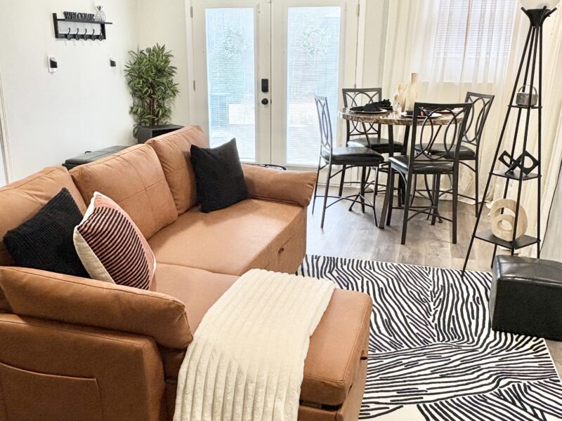 Cozy and Modern Guest Suite. Superior to a hotel room. Near Soccer HQ and Town Trilith