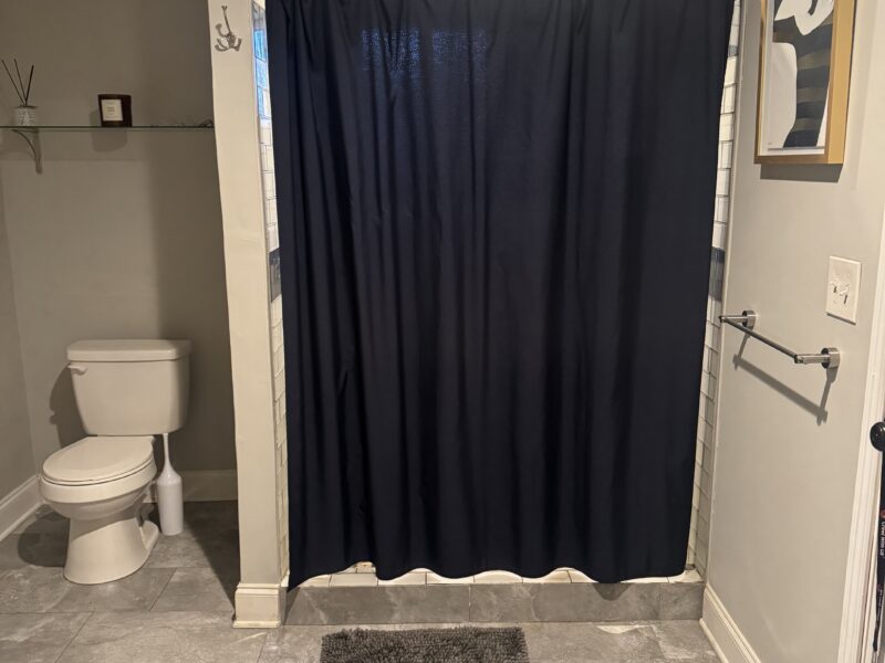 3 bedroom home 3 miles from the Benz Stadium