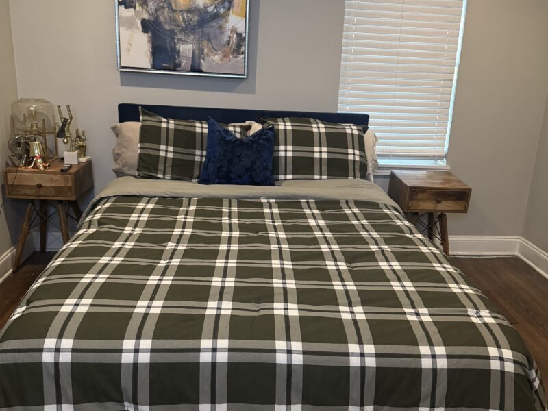 3 bedroom home 3 miles from the Benz Stadium