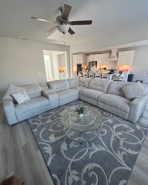 New, Clean and Modern 5 bedroom 4.5 bath Plus Pool