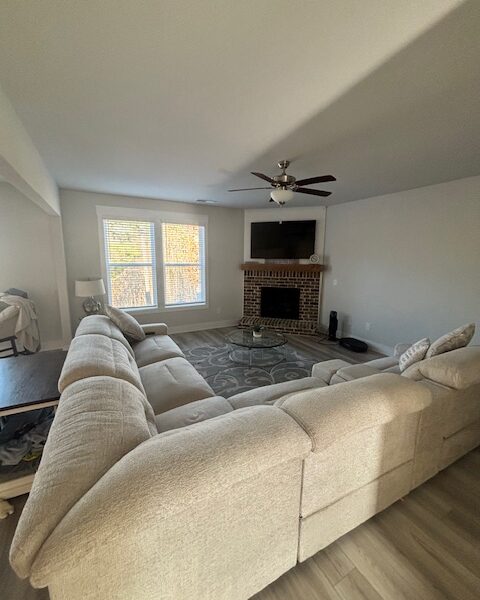 New, Clean and Modern 5 bedroom 4.5 bath Plus Pool