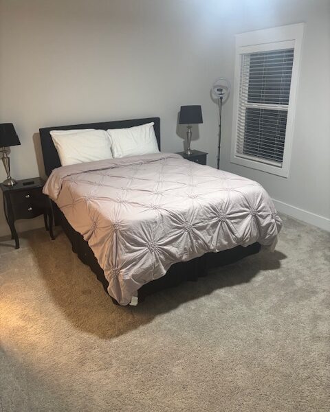 New, Clean and Modern 5 bedroom 4.5 bath Plus Pool