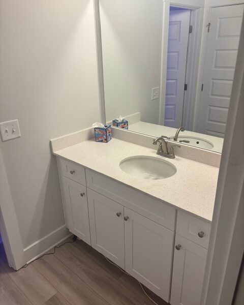 New, Clean and Modern 5 bedroom 4.5 bath Plus Pool