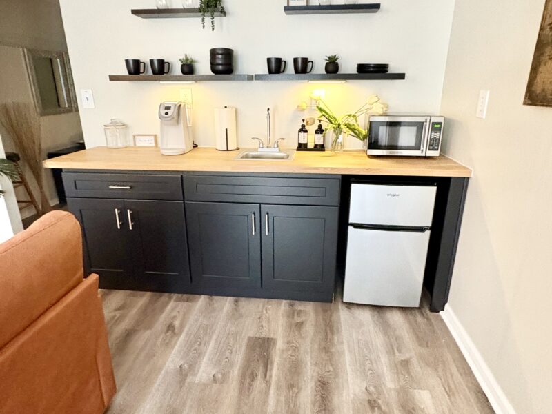 Cozy and Modern Guest Suite. Superior to a hotel room. Near Soccer HQ and Town Trilith